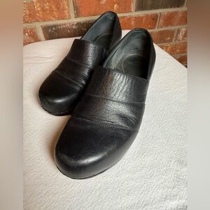 Earthy Bohemian Dansko Women Tenley Black Leather Clogs SlipOn Sz E 41 US 10 1/2